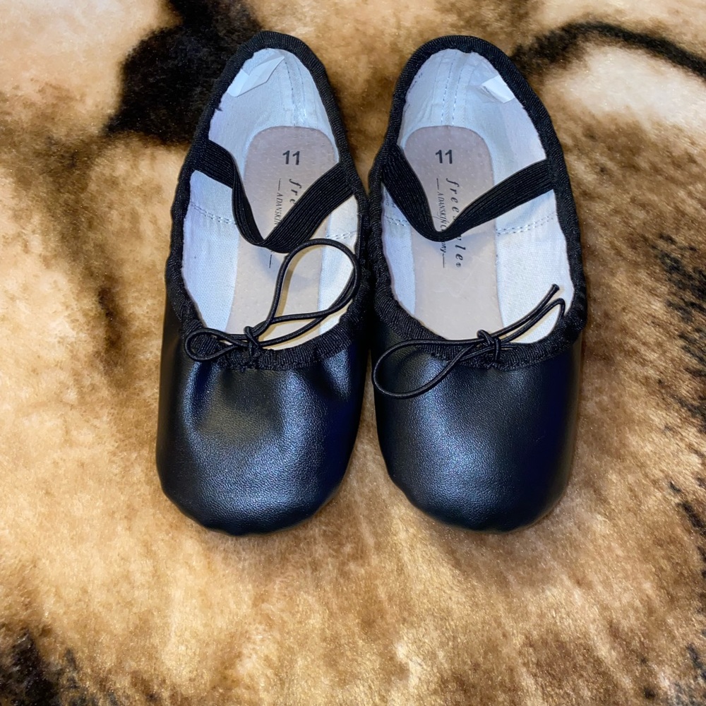 Black ballet shoes